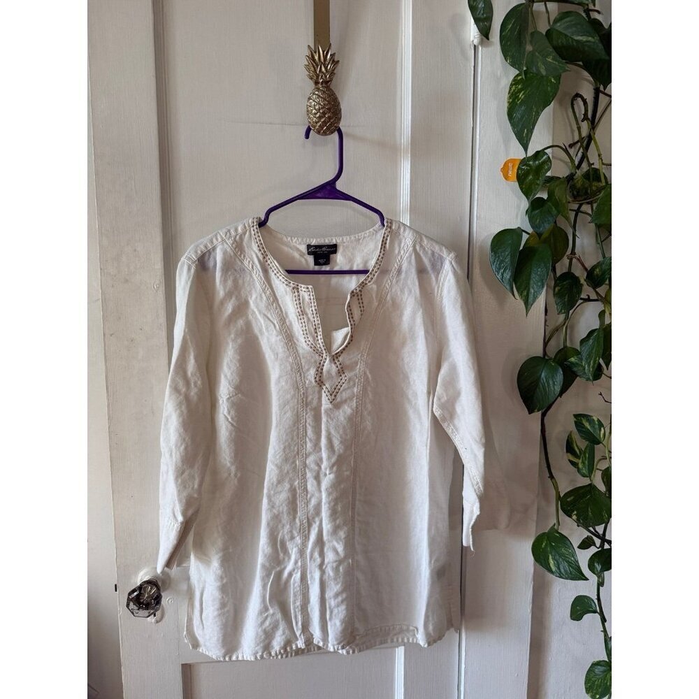 Eddie Bauer women’s size large white blouse with gold accent